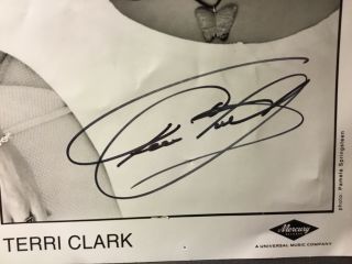TERRI CLARK SIGNED BLACK AND WHITE PHOTO/ C & W CANADIAN SINGER 2