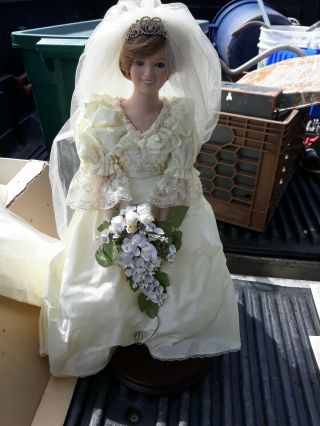 The Danbury Princess Diana Porcelain Bride Doll 19 " & Paperwork