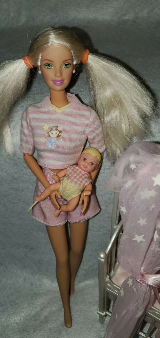 Barbie & Krissy: Bedtime Baby With Crib & Glow in the Dark Accessory 2000 2