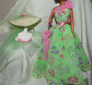 Barbie Simply Charming Green Pink Dress Hat Shoes Parasol Fashion For Doll