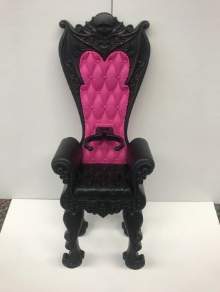 Monster Deadluxe High School Castle Throne Chair Draculaura Pink Black With Clip