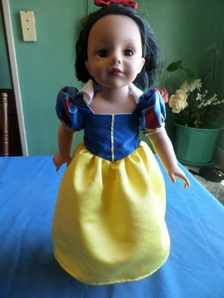 Madame Alexander Disney Snow White 18  Doll