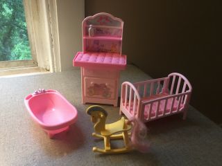 Barbie Mattel Kelly My Very Own Nursery Set 1997 Pink Changing Table Bed Tub &