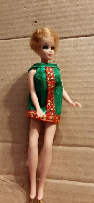 Vintage 1970 Topper Dawn Doll H With Green & Red Outfit