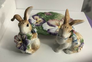 Fitz And Floyd Halcyon Bunny Salt & Pepper With Tray 2003