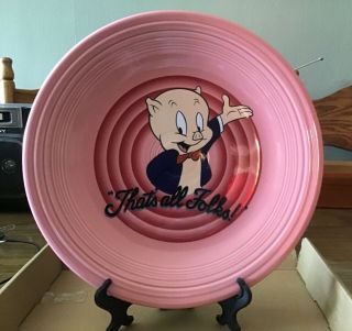 Fiestaware Fiesta Warner Bros Looney Tunes Porky Pig Pink Dinner Plate 10.  5 "