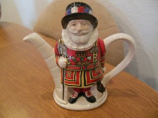 James Sandler Tower Of London Beefeater Guard Yoeman Warder Teapot 7 " England