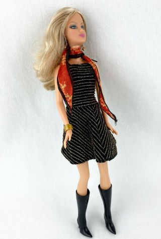 2004 Barbie Fashion Fever Doll And Clothes Swing Dress Scarf & Boots H0866