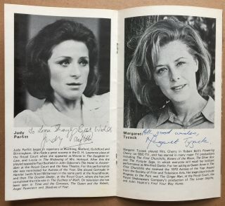 Signed 1970 Program Vivat Regina Judy Parfitt,  Margaret Tyzack,  Picccadilly Uk