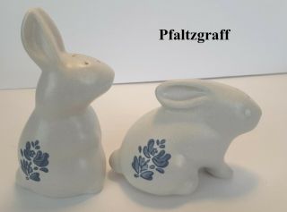 Retired Pfaltzgraff Yorktowne Bunny Rabbit Salt Pepper Set Stoneware