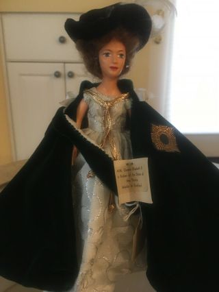 Peggy Nisbet Doll Queen Elizabeth Ii - Robes Of The Order Of The Thistle