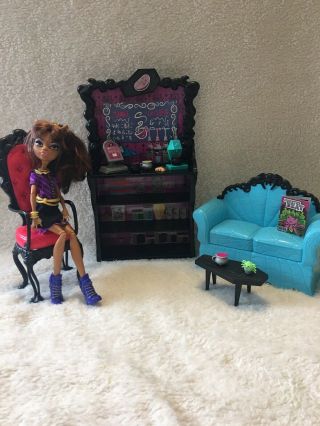 Mattel Monster High Coffin Bean Playset And Clawdeen Wolf