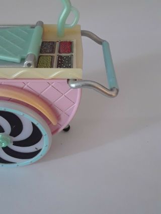 LOL Surprise Furniture Accessory Ice Cream Cart 3