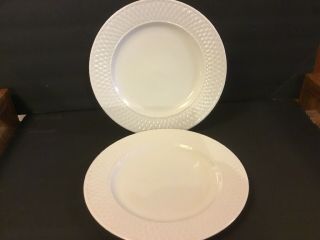 Set Of (2) Majesticware By Oneida White Basketweave Round Dinner Plates 10 7/8”