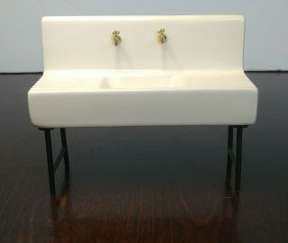 1:12 Dollhouse Miniature Ceramic Farmhouse Kitchen Sink with brass color faucets 2