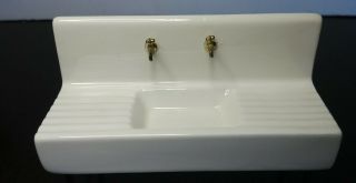 1:12 Dollhouse Miniature Ceramic Farmhouse Kitchen Sink with brass color faucets 3