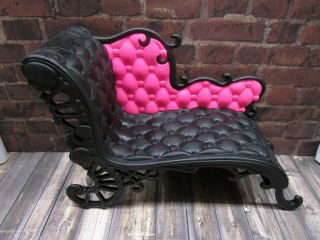 Monster High - Freaky Fusion Catacombs Playset - Pink Black Chaise Lounge Chair