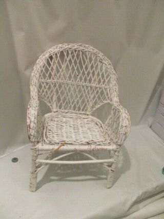 13 Inch White Wicker Basket Weave Doll Or Bear Chair