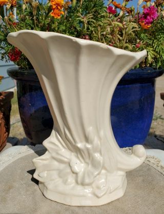 Vintage Mccoy Usa Art Pottery White Cornucopia Vase W Flowers & Leaves