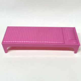 Mattel Barbie 1 - Story Dollhouse Playset Pink Bed Replacement Part Fxg55 - 2079