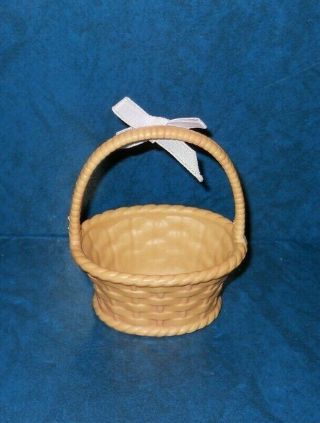 Woven Molded Plastic Basket for Barbie or other Dolls Miniature Handle 2