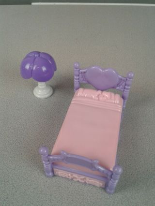 Purple/pink Plastic Dollhouse Furniture Bed And Lamp