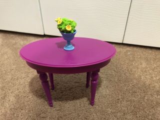 2008 Barbie 3 - Story Dream Townhouse Kitchen Dining Table & 2 Chairs&Flower/Vase 3