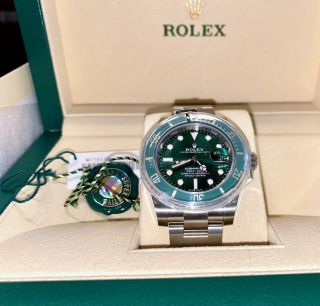 2020 Men ' s Rolex Submariner Date 116610LV Green Dial & Bezel 