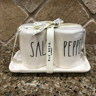 Rae Dunn " Salt " & " Pepper " Mini Mug Salt & Pepper Shakers Set With Tray