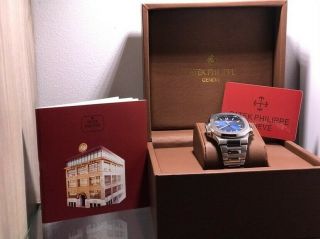 Patek Philippe Nautilus 5711 - 1a - 011 Wrist Watch For Men 40 Mm Watch Blue Dial