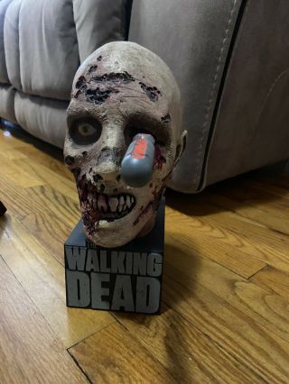 The Walking Dead: Season 2 Limited Edition Zombie Head Bust Case