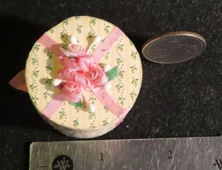Hat Box Decorated Pink from Millinery 1:12 Scale Dollhouse Miniature 7177 3