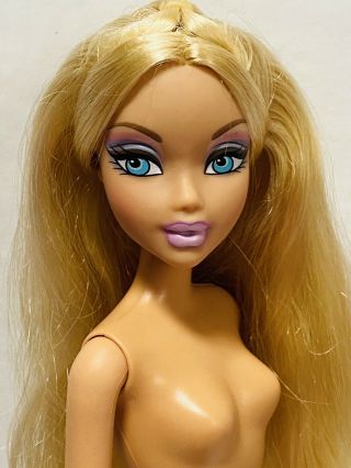 Nude My Scene Kennedy Doll – Blonde Hair – Bright Makeup Bellybutton Body