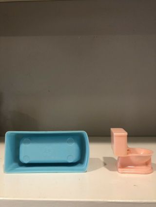 superior dollhouse miniature Bathtub And Unknown Pink Toilet 3