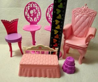 Unbranded Dollhouse Furniture • Barbie size• Bright Pink Chairs (5) Pre - owned 2