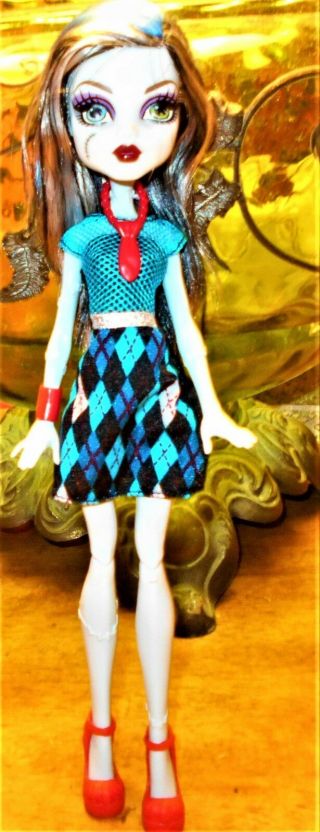 Monster High 2008 Frankie Stein With Clothes,  Necklace,  Bracelet Shoes