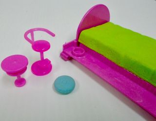 Polly Pocket Sparkle Style House Apt Furniture Bed Couch Pillows Flip Top Table 2