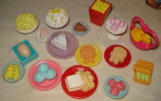 240 DOLL HOUSE ACCESSORIES 3