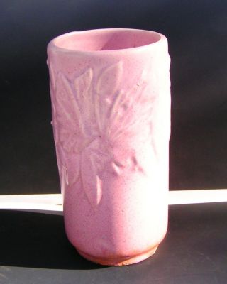 Vintage Pottery Nm Usa Nelson Mccoy Matte Pink Vase Butterfies 1940 