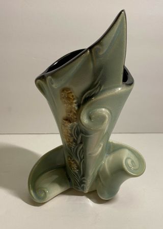 Vintage Hull Pottery Parchment & Pine 7.  5” Cornucopia Vase