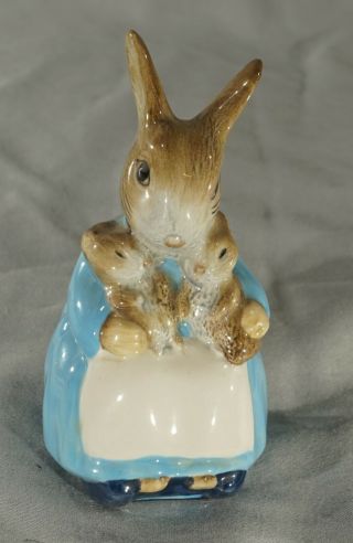 Beatrix Potter Mrs.  Rabbit And Bunnies Royal Albert England Figurine 3 3/4 " Tall