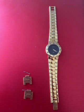 Real authentic rare Gucci women ' s Or Mens watch.  Barely comes with. 3