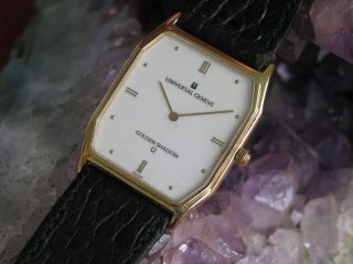 Universal Geneve Golden Shadow 18k Gold Quartz Wrist Watch,  Thin & Classy
