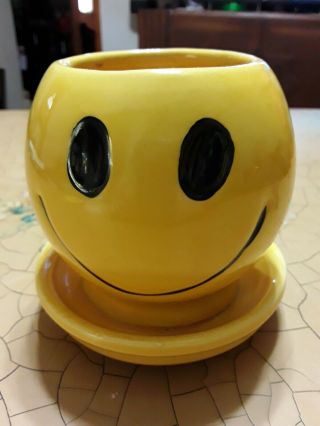 Mccoy Pottery Smiley Face Yellow Planter Pot 0386 4.  25 " Tall