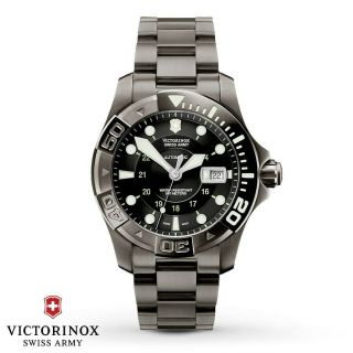 Victorinox Swiss Army Dive Master 500 Automatic Bracelet Black Dial Men 8.  5/10