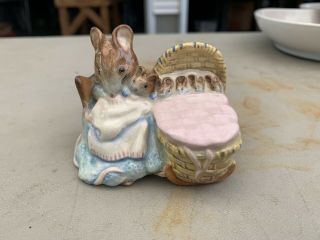 Beatrix Potter Hunca Munca Beswick England Porcelain Bunny And Babies Figurine