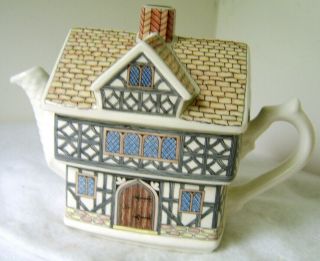 English Country Houses " Tudor House” Teapot Sadler / Made In England 4437