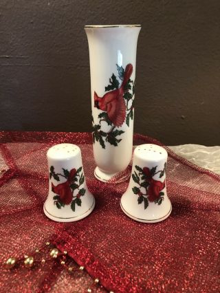 Lefton Vintage Holly Berry Red Cardinal Salt & Pepper Shakers 1067 & Vase 1070