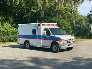 2003 Ford E - 350 Ambulance