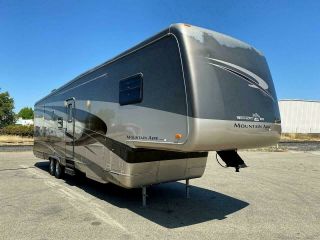 2005 Newmar Mountain Aire 38sdkc